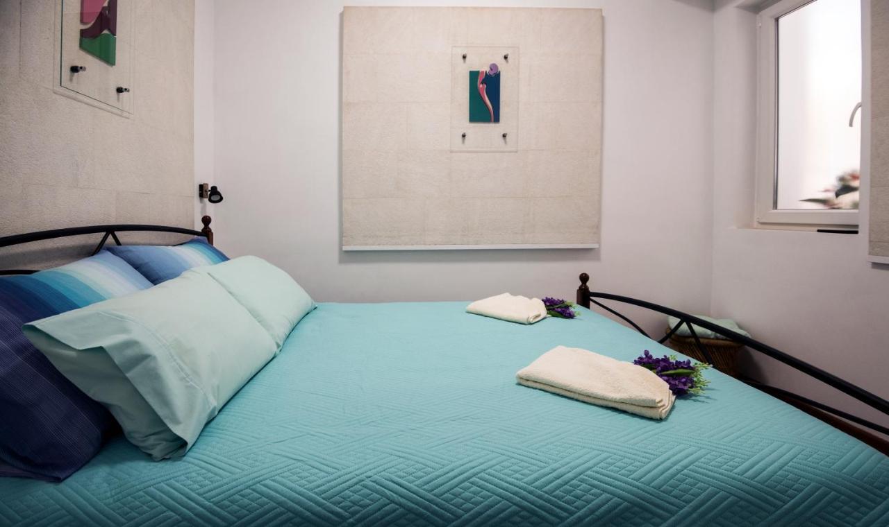 Ibis Your Cosy Oasis With Private Parking And Patio Split Exterior photo